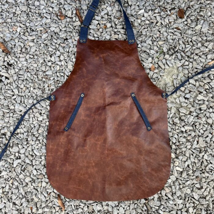 Delantal de cuero habano